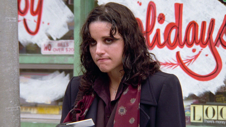 Elaine standing outside with blurred makeup in Seinfeld