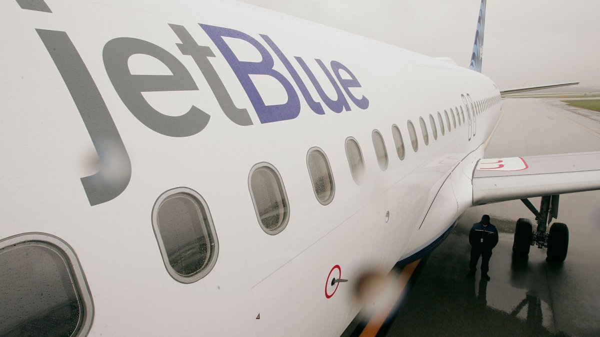 JetBlue raises checked bag fees ahead of spring break – NBC New York