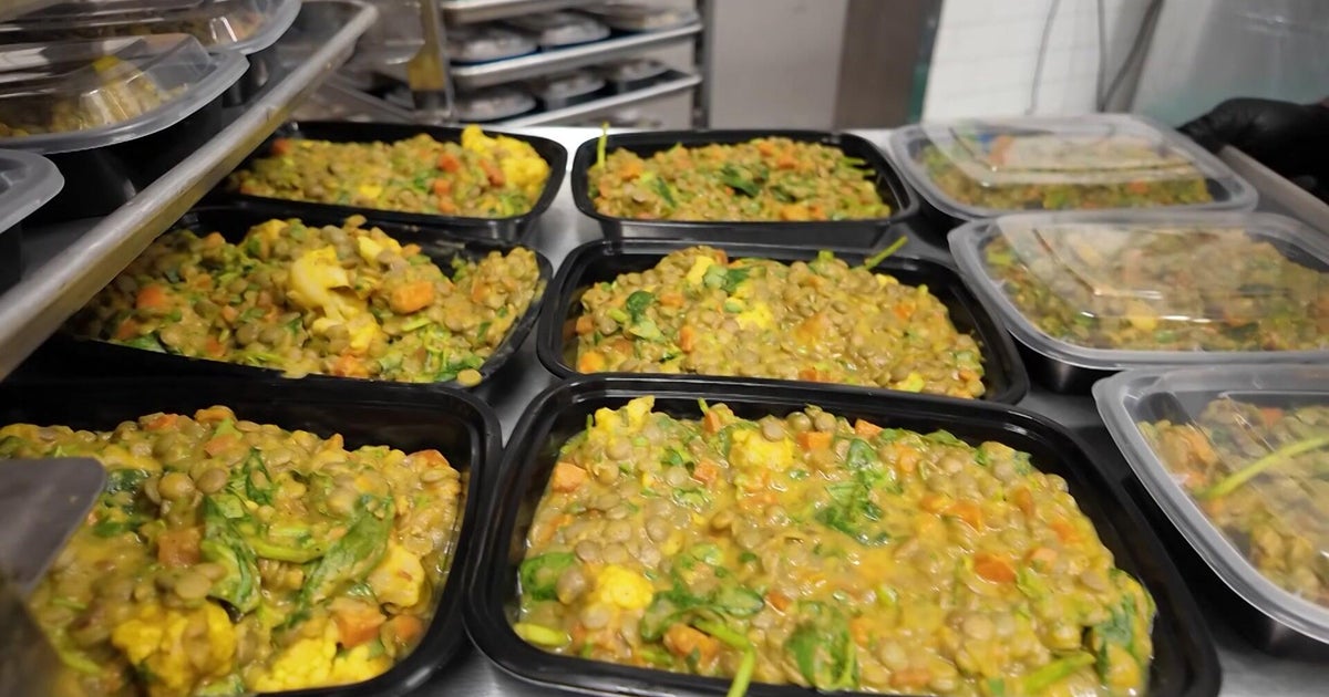 Proposed N.Y. law would reward restaurants for donating prepared meals