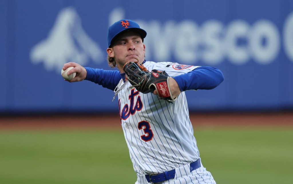 New York Mets outfielder Carson Benge (3) fields a ball hit by Arizona Diamondbacks shortstop Geraldo Perdomo (2) during the 7th inning.
