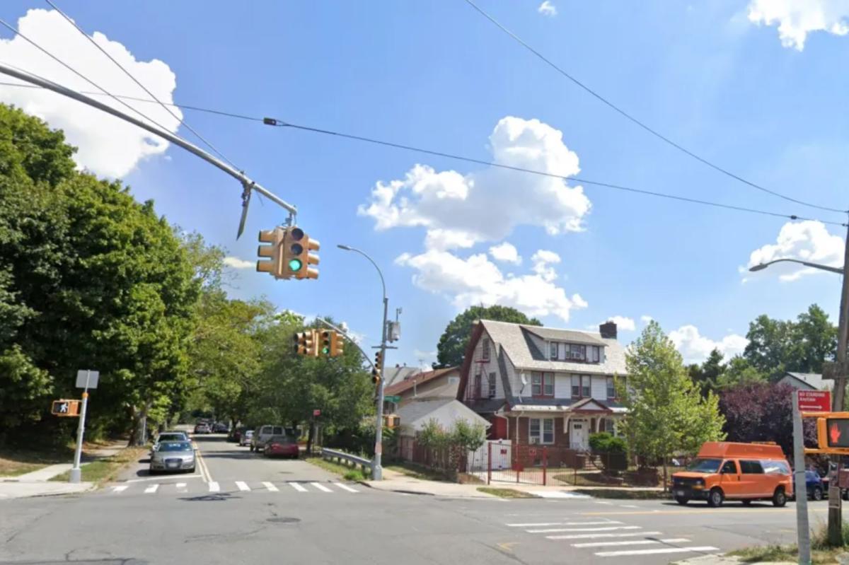 NYC maniac in Mercedes Sprinter van randomly attacks 5 strangers: cops
