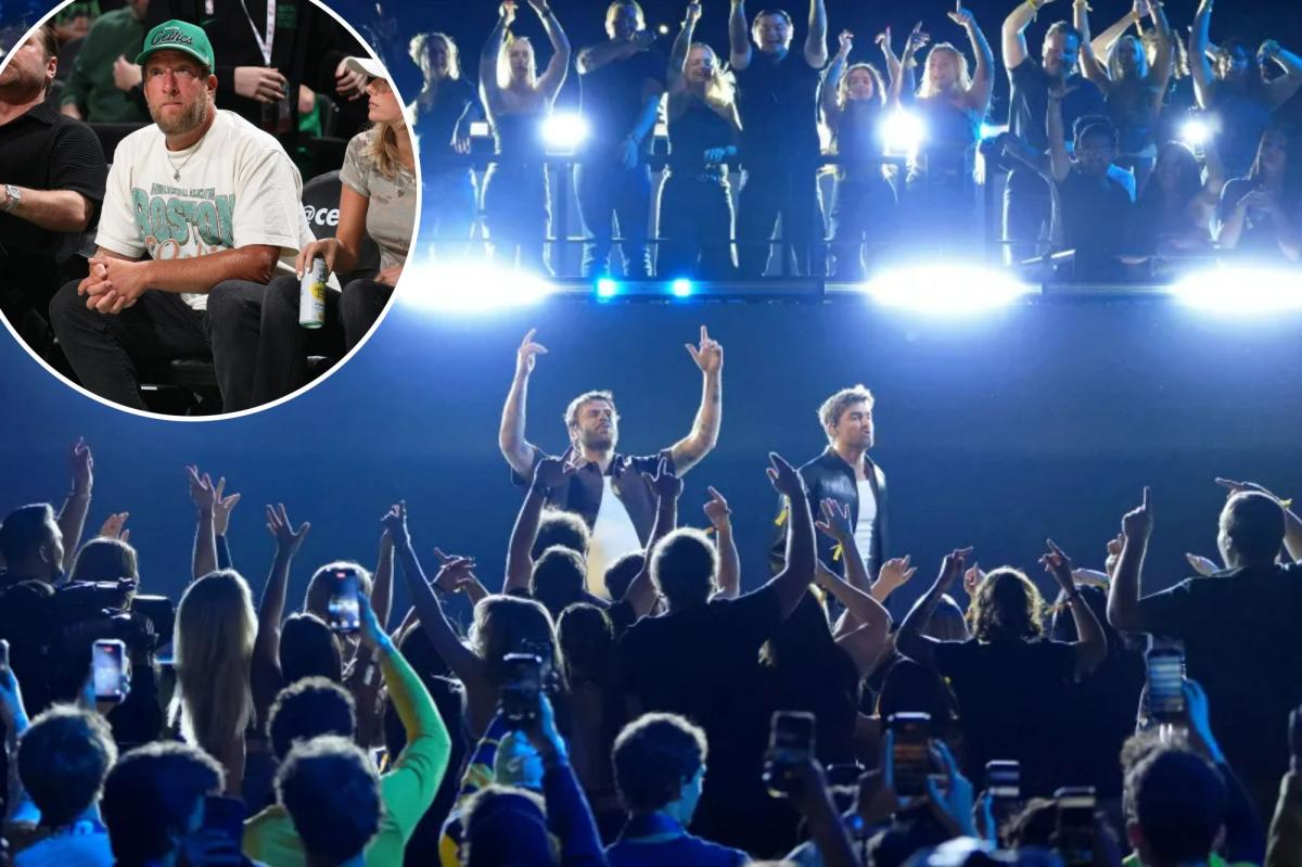 Dave Portnoy among March Madness fans furious over Chainsmokers concert at Final Four