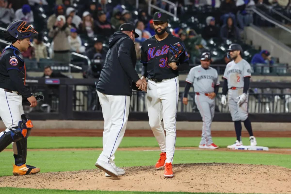 Mets' Devin Williams showered with boos after his latest Mets implosion