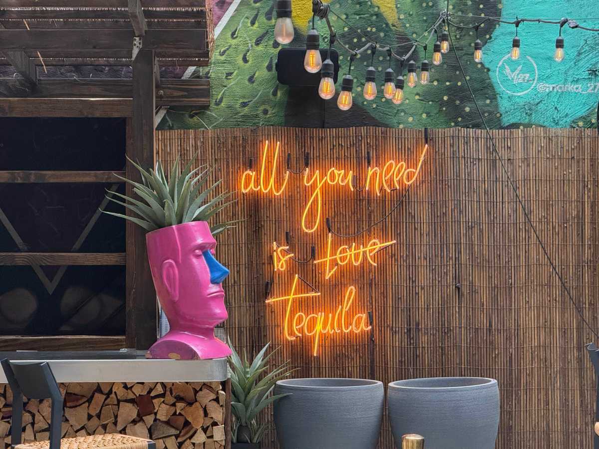 A neon sign at Vida Verde Tequila Bar