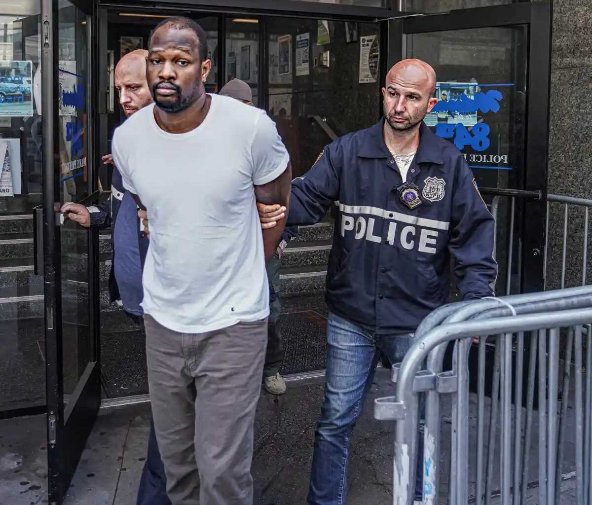 Former postal workers sentenced for stealing more than $4 million in government checks from mail facility at JFK Airport: Feds – QNS