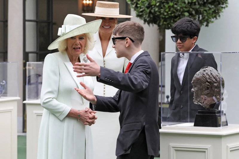 Queen Camilla and Melania Trump join students for AI and VR showcase at White House -  VIDEO