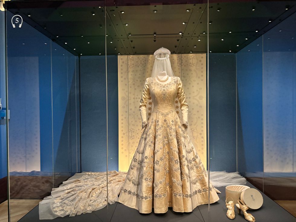 Queen Elizabeth wedding gown