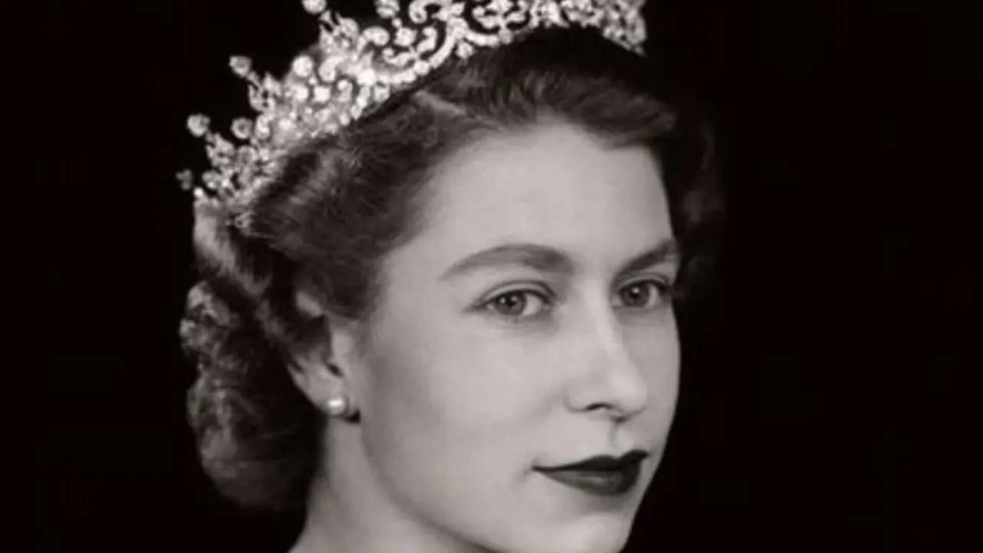 Queen Elizabeth's fashion closet is currently on display at an exhibition at Buckingham Palace's King's Gallery Queen Elizabeth's fashion closet is currently on display at an exhibition at Buckingham Palace's King's Gallery<br>
