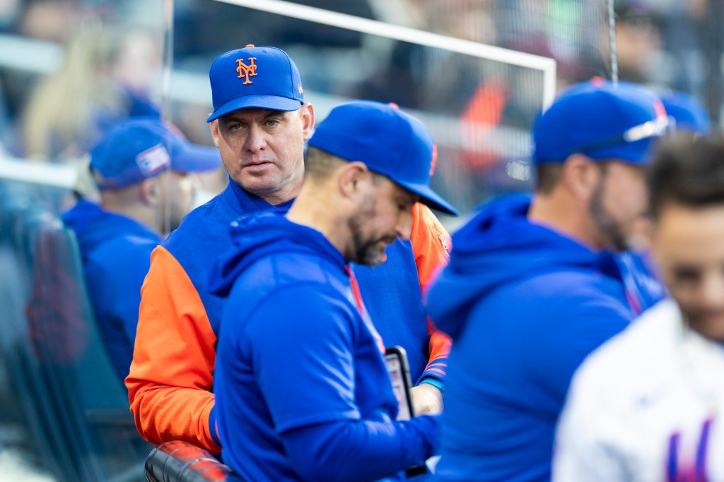 New York Mets manager Carlos Mendoza reacts in the dugout.