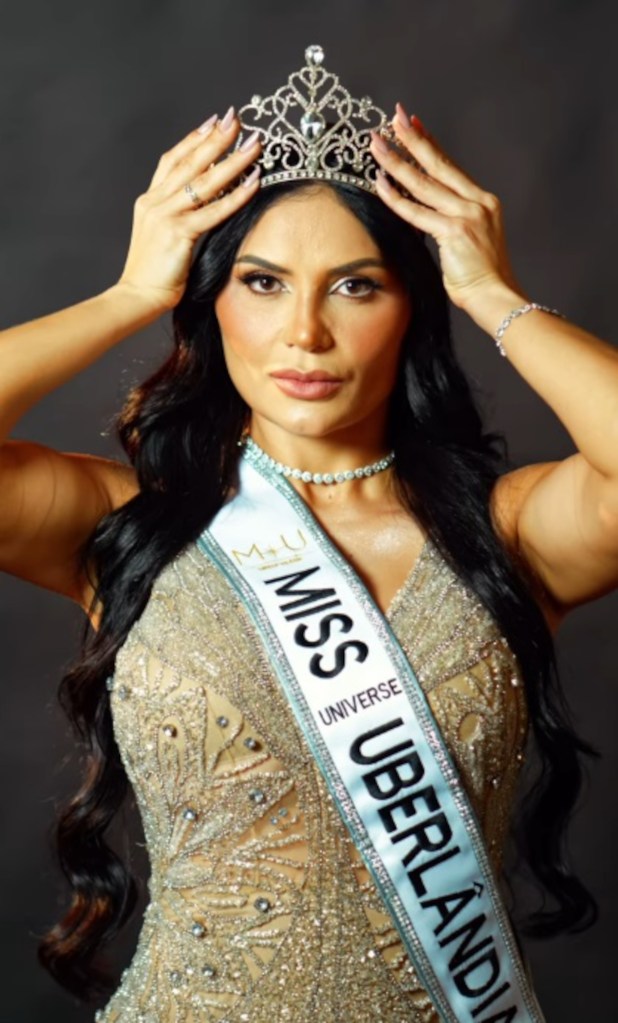 Sara Monteiro wearing a crown and "MISS UBERLANDIA" sash.