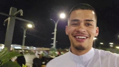 Sneako got pepper sprayed and beaten during his livestream (X/@HALALK0)