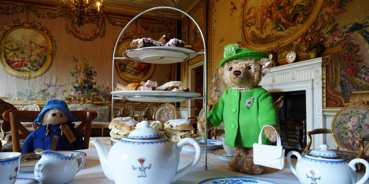 Paddington’s meeting with the late Queen recreated with new Steiff bear