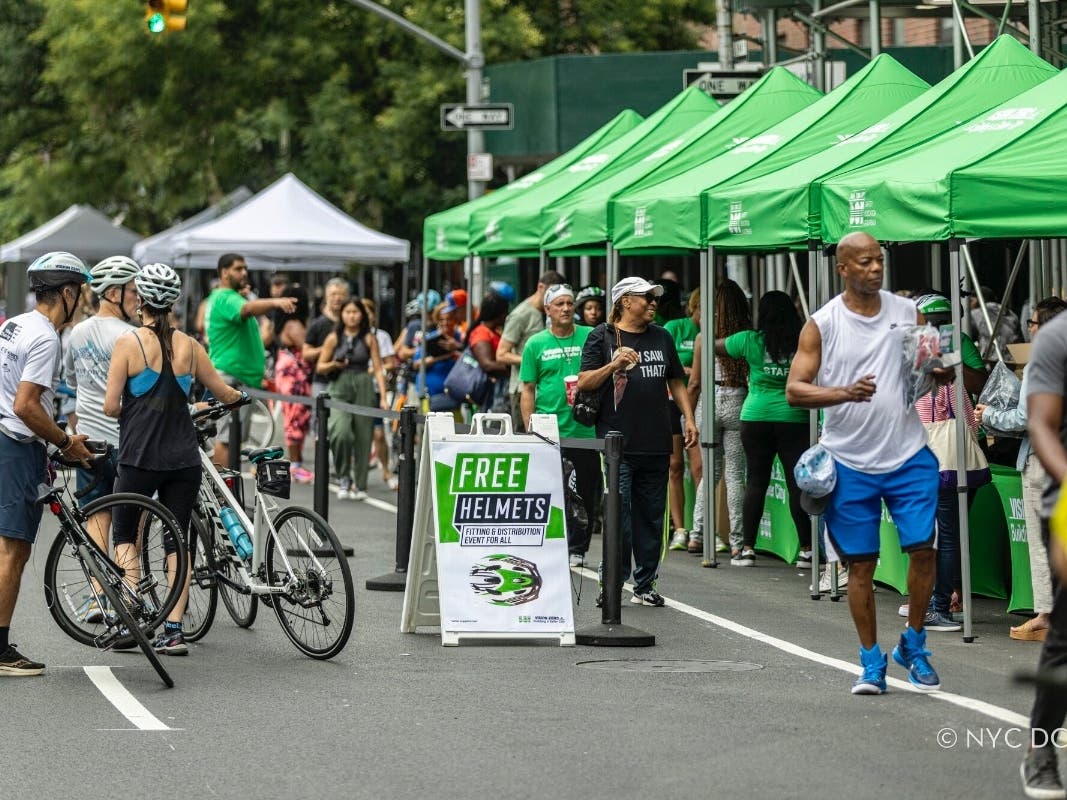 NYC Will Give Free Bike Helmets And Lights To Cyclists