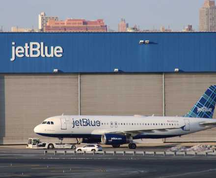 JetBlue A320 and hangar