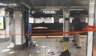 Stabbings on New York subway leave 3