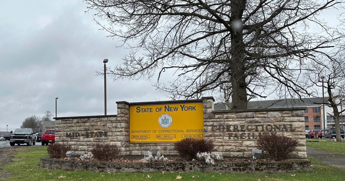 Ex-New York prison guard convicted in inmate death