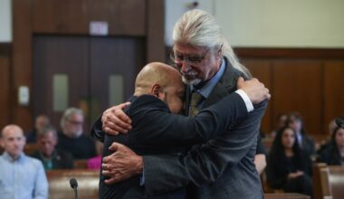 Manhattan judge tosses murder conviction of man who served 25 years