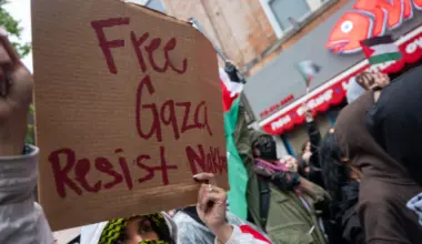 WATCH: Palestinian flag flown as rioters take over Queens street - JNS.org