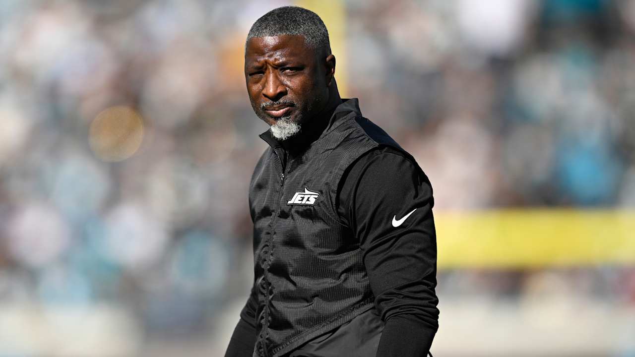 Aaron Glenn Talks Self-Reflection Ahead of Year 2 as Jets HC