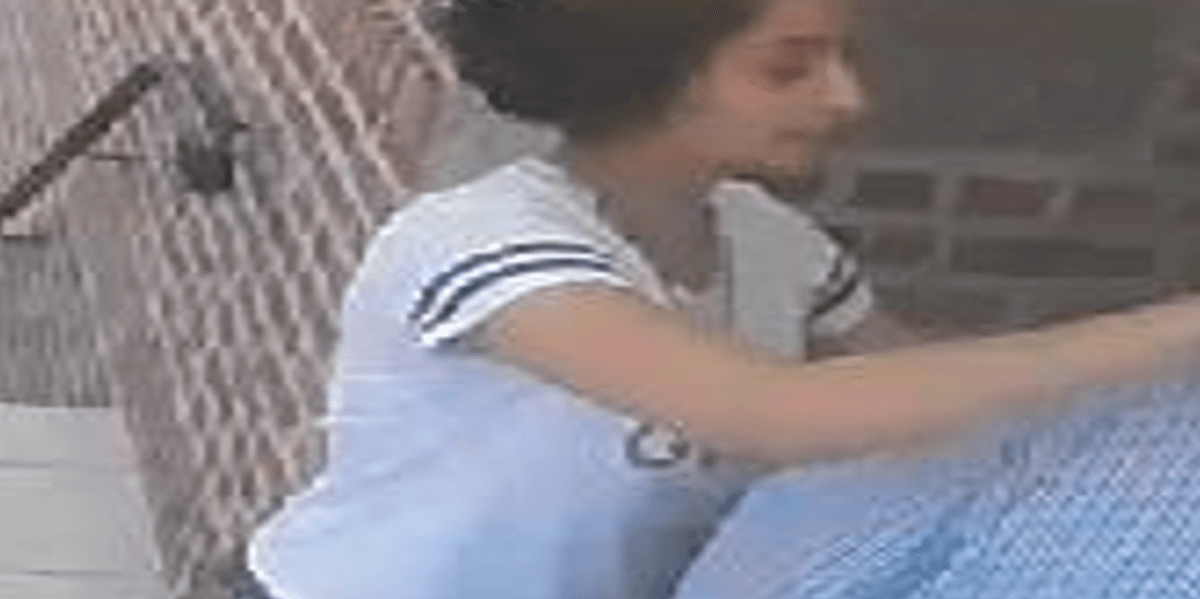 Woman rips $2,000 necklace off man, 91, outside his Queens home