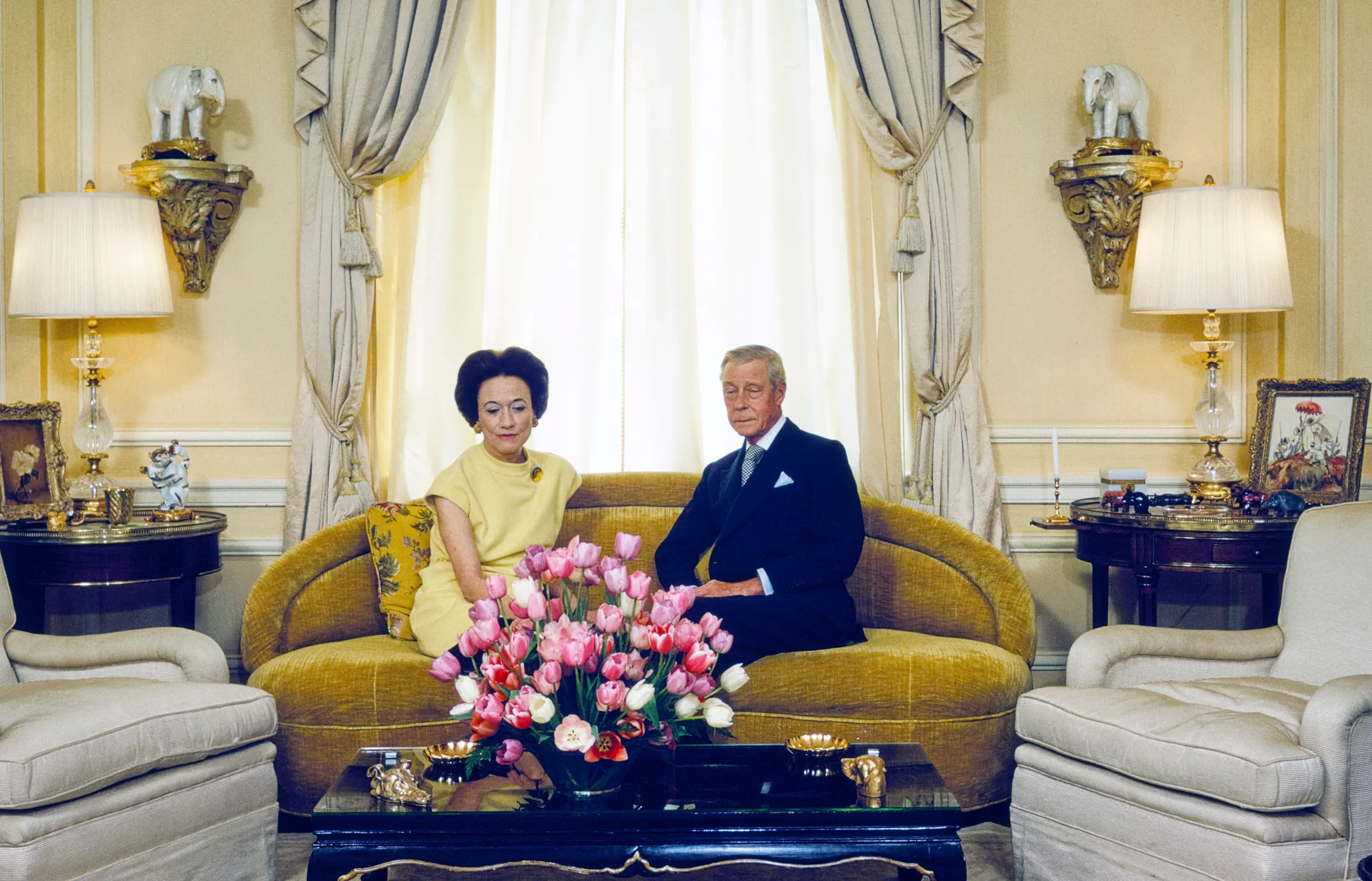 Duchess of Windsor, Wallis Simpson and Duke of Windsor, King Edward III, seated on a couch in the Waldorf Astoria Hotel.