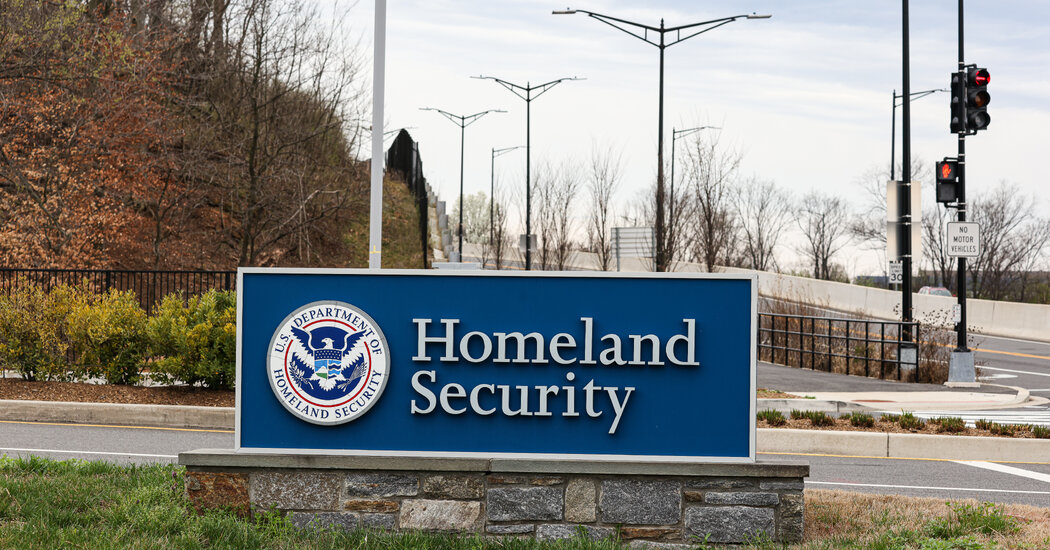 Trump Administration Live Updates: DHS Failed to Secure Phones, Inspector General Finds