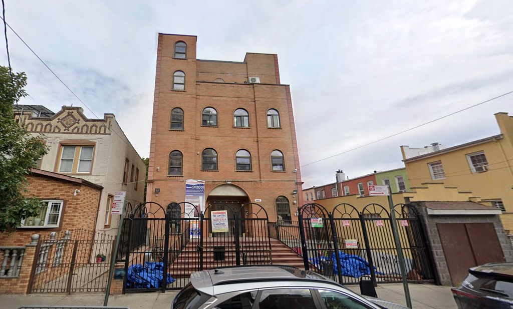 Man struck by egg while praying outside Brooklyn mosque; NYPD hate crime investigation launched