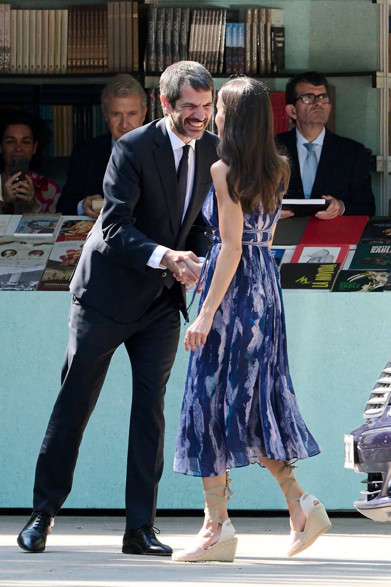 Queen Letizia opted for a sleeveless blue halter-neck dress, perfectly suited to the warm spring weather in Madrid.