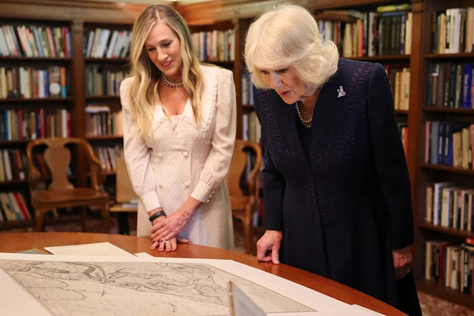 Sarah Jessica Parker and Queen Camilla examine artifacts on display at the New York Public Library on April 29, 2026Credit: Chris Jackson/Getty