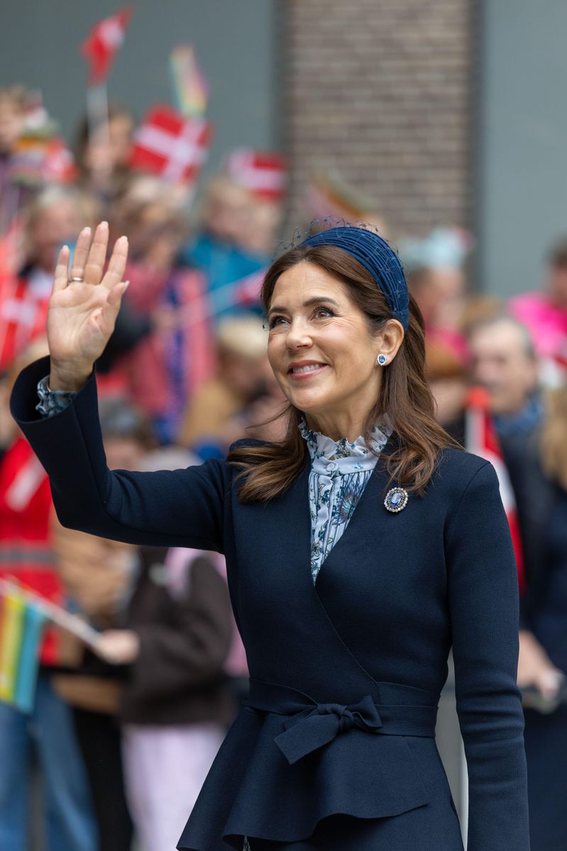 Queen Mary paired the look with navy leather pumps by Gianvito Rossi and a sophisticated pleated navy headband by Katrin Cecilia Jacobsen that added a modern royal touch to the ensemble.