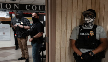 New York Bars ICE Agents From Wearing Masks in Broad Immigration Deal