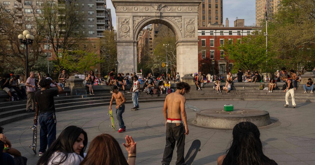 Gates Around Washington Square Park? Greenwich Village Is Divided.