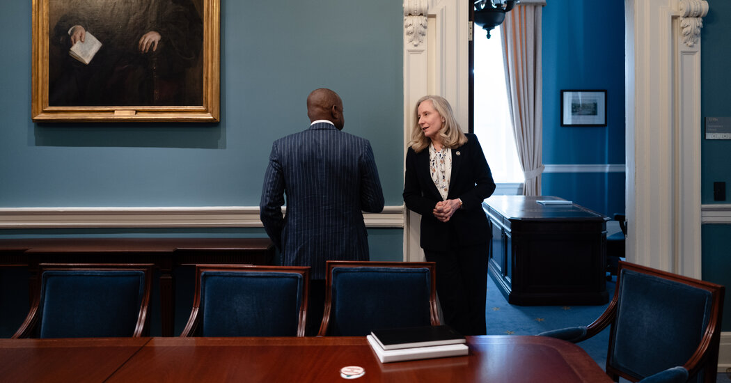 Redistricting Ruling in Virginia Adds to Gov. Abigail Spanberger’s Headaches