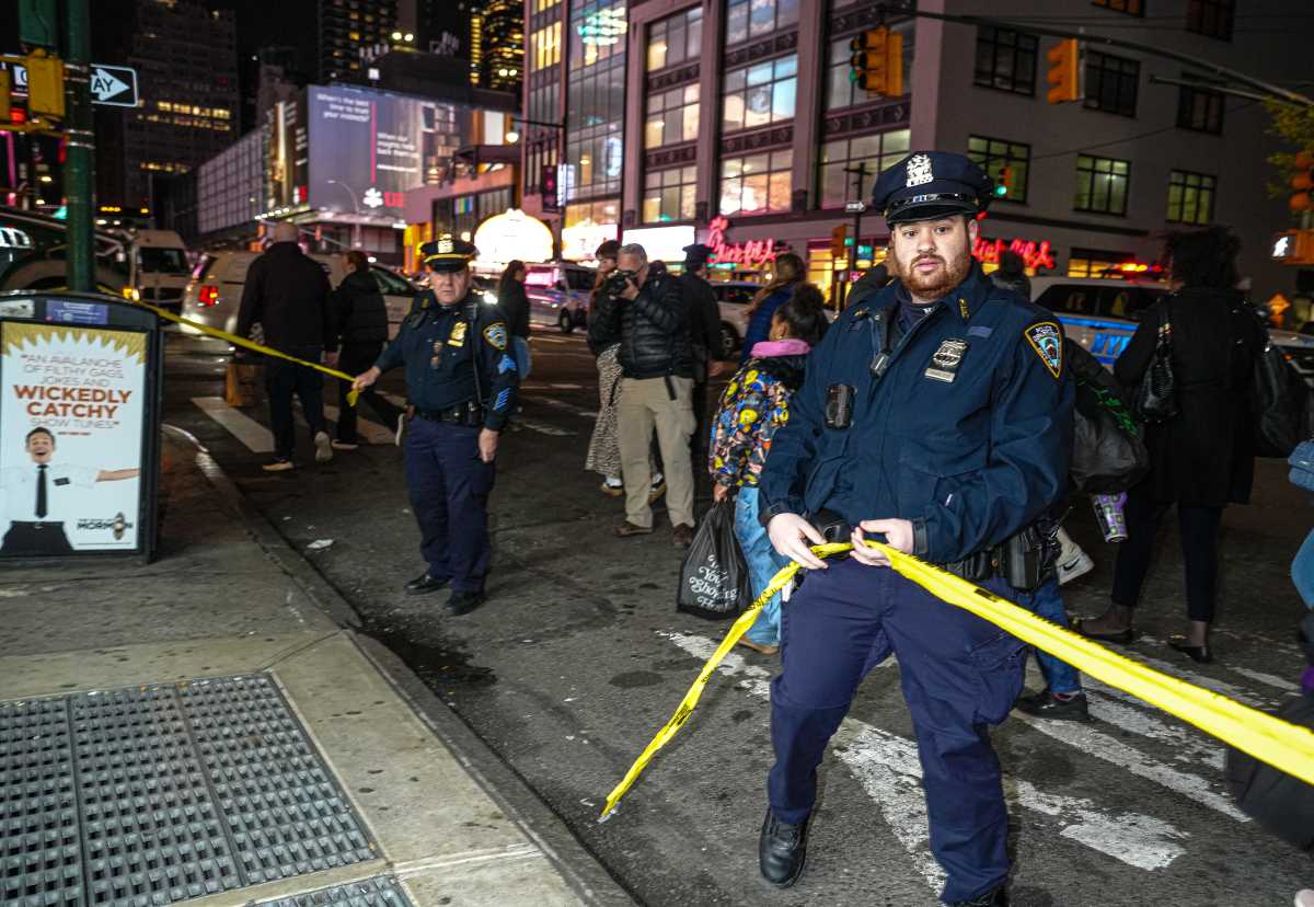 Times Square stabbing: Cops cuff teenage murder suspect as he jumped Brooklyn turnstile, cops say