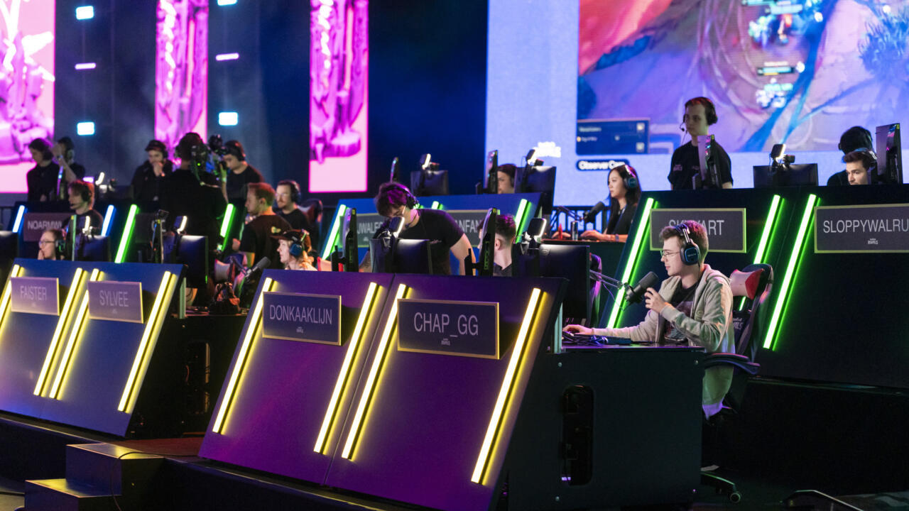 Drag queens and Minecraft players converge on Rotterdam for TwitchCon