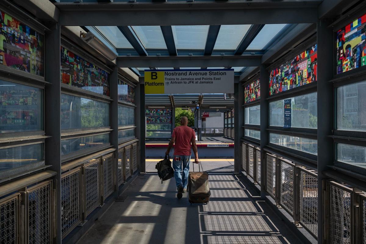 LIRR Strike Set to Snarl NYC Commutes With No Formal Talks Underway