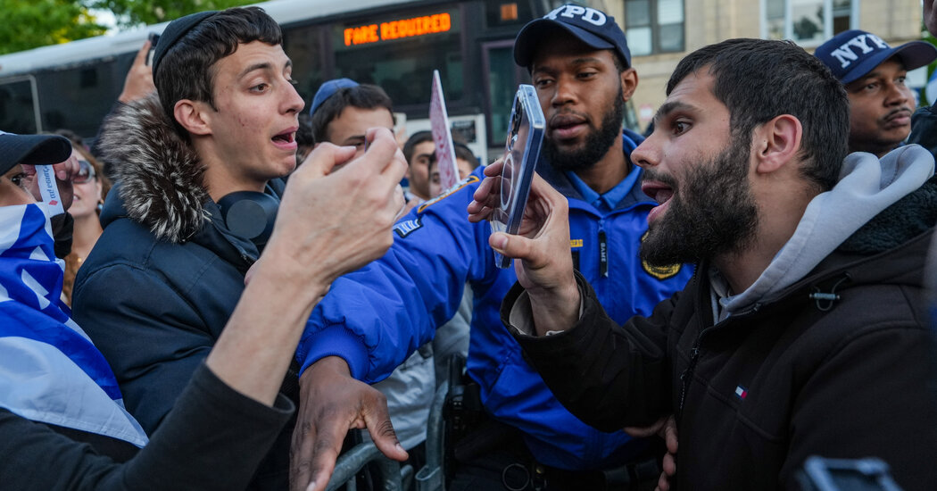 How Fights Over West Bank Settlements Are Unfolding at N.Y.C. Synagogues