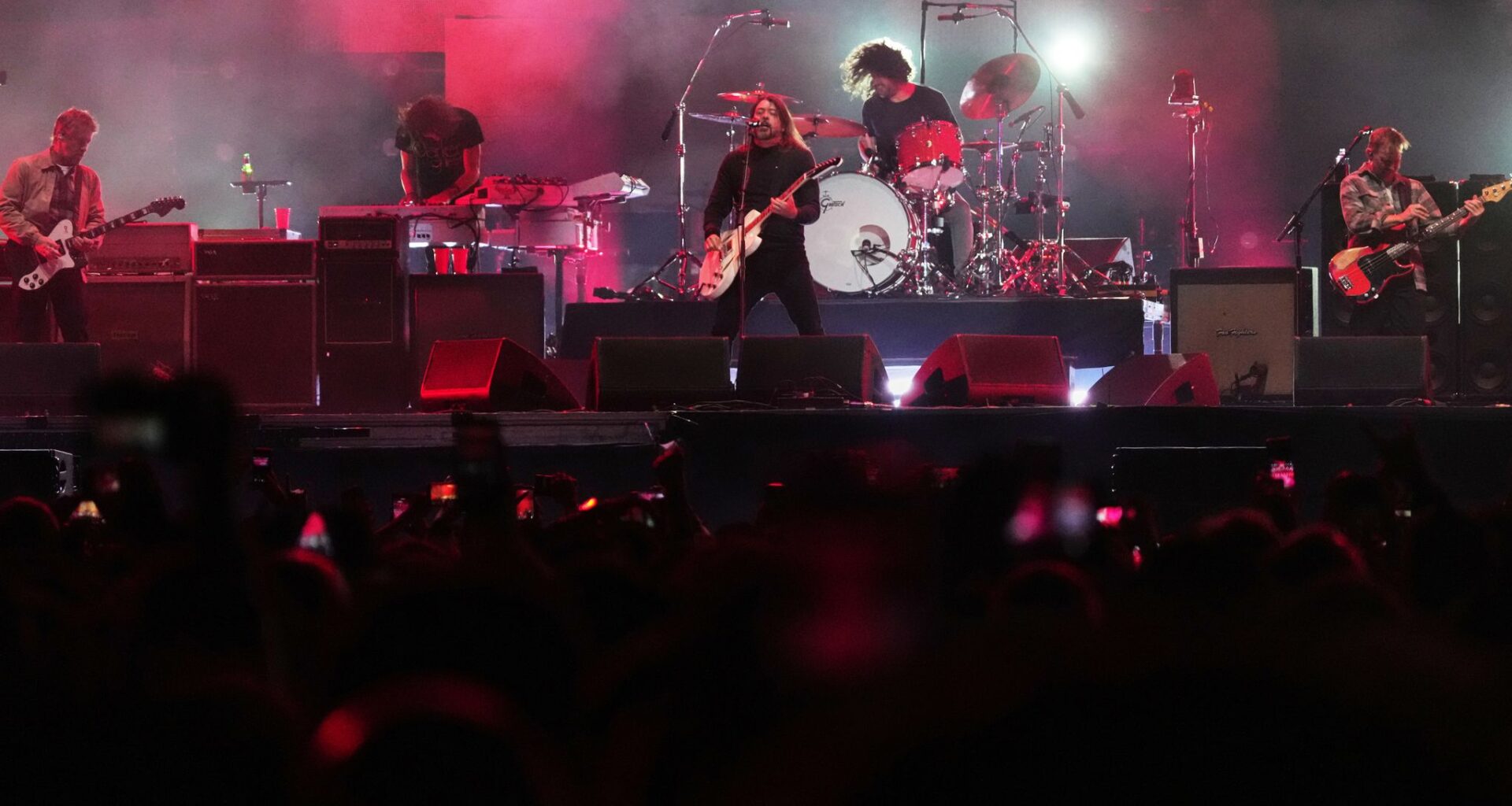 Foo Fighters bring their stadium show to a modest NYC venue. Inside the exclusive, surprise concert