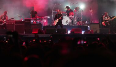 Foo Fighters bring their stadium show to a modest NYC venue. Inside the exclusive, surprise concert