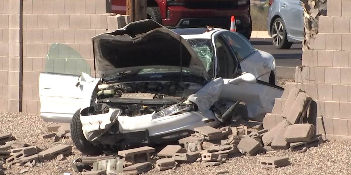 Man dies after crashing into block wall in Queen Creek