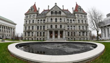 New York lawmakers near immigration policy agreement