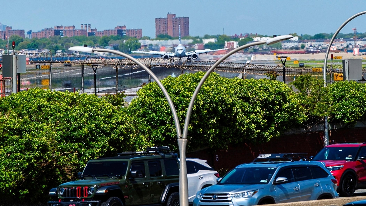 Newark Liberty close call spurs questions over safety at NYC area airports