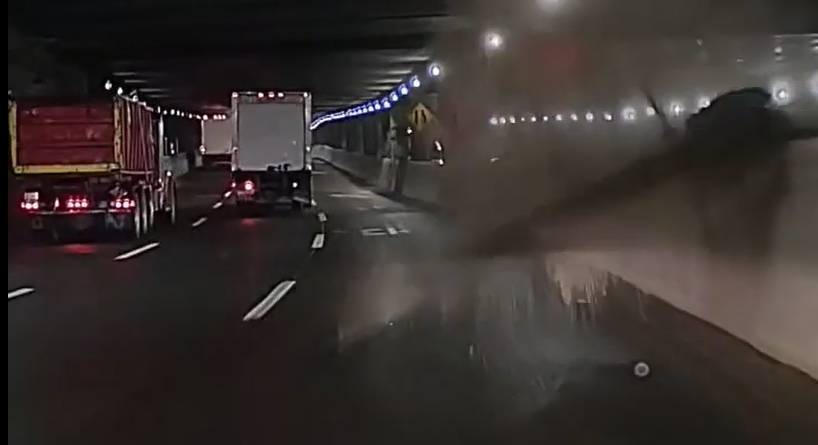 Huge piece of debris smashes onto busy Manhattan expressway