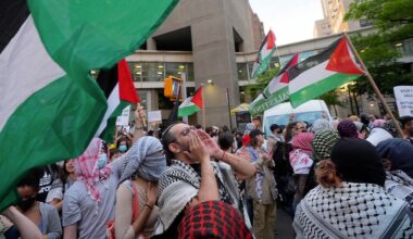 Protest at Park East Synagogue sparks criticism of NYC Mayor Mamdani