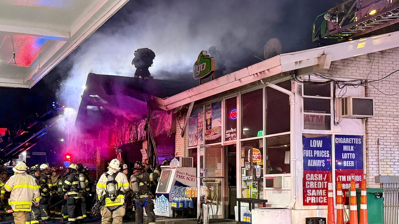 Fire heavily damages Garden City Park service station