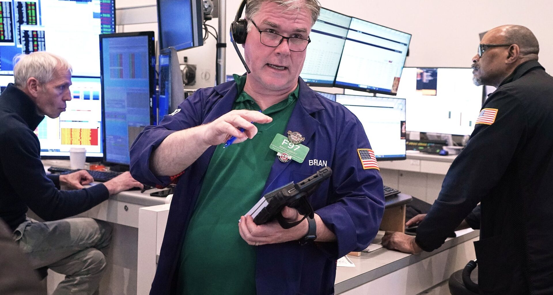 Slumping AI stocks and rising oil prices halt Wall Street's record-breaking run