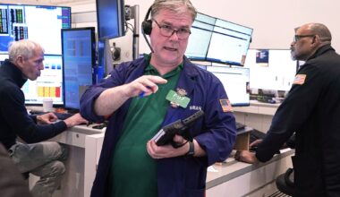 Slumping AI stocks and rising oil prices halt Wall Street's record-breaking run
