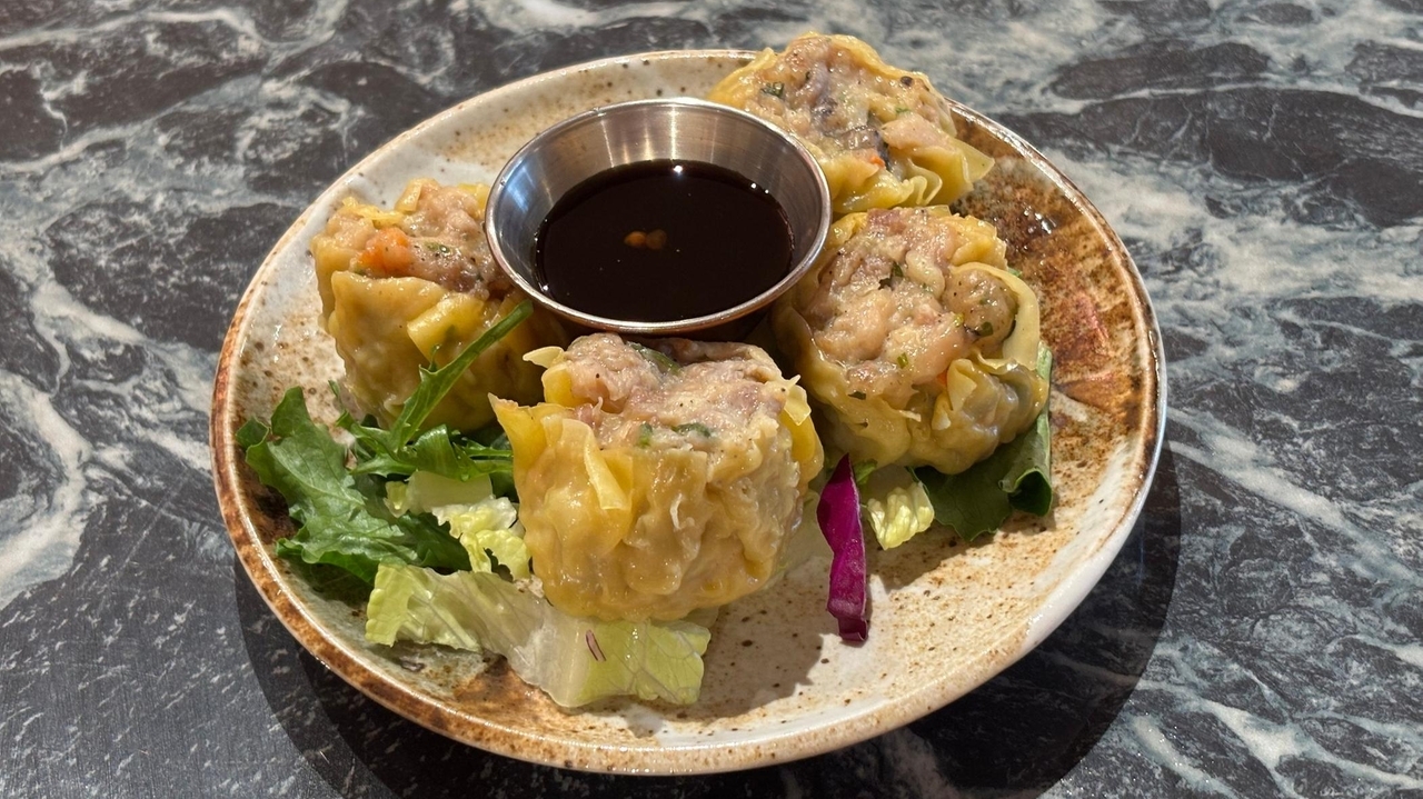 Gasalong Thai opens in Great Neck
