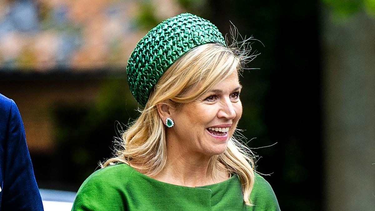 Queen Máxima triumphs in an elegant green skirt suit after Venice getaway