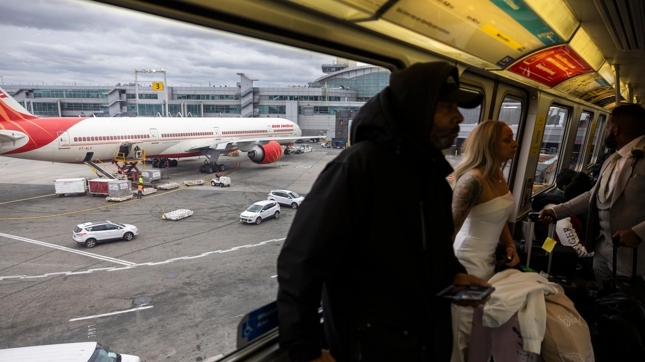 Getting to JFK Airport AirTrain in case of LIRR strike presents challenges for travelers